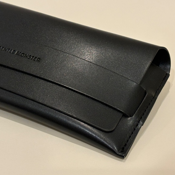 GENTLE MONSTER 'Illusion' Sunglasses (Green) with Matching Black Glasses Case - Picture 7 of 10